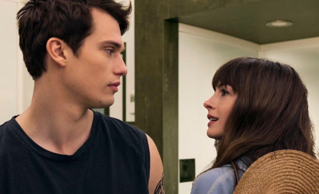 Ідея тебе з Енн Гетевей та Ніколасом Голіциним - особняк з фільму виставили на Airbnb Ідея тебе з Енн Гетевей та Ніколасом Голіциним - особняк з фільму виставили на Airbnb