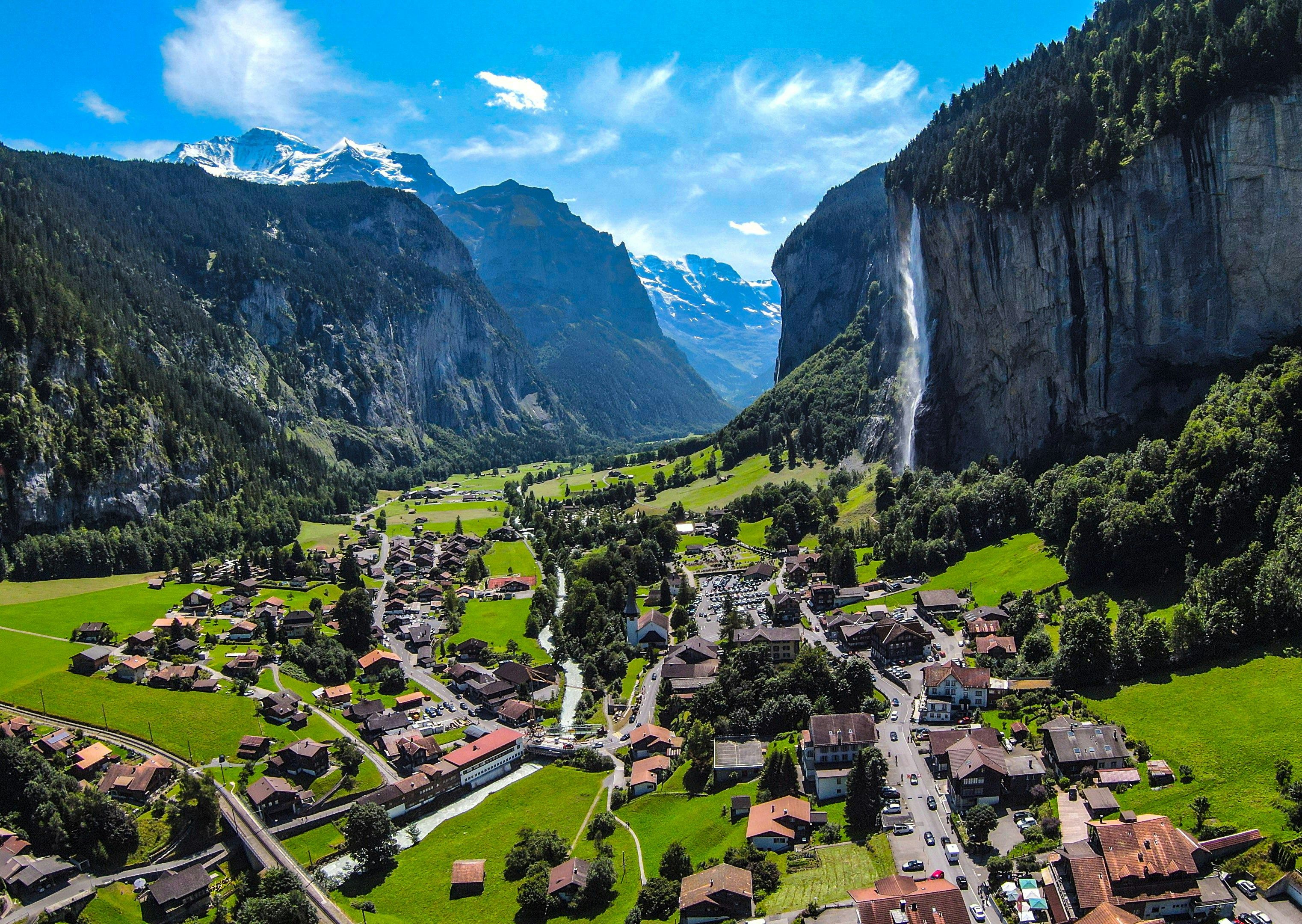 Поездка в Швейцарию - с туристов могут начать брать деньги за въезд в Лаутербруннен