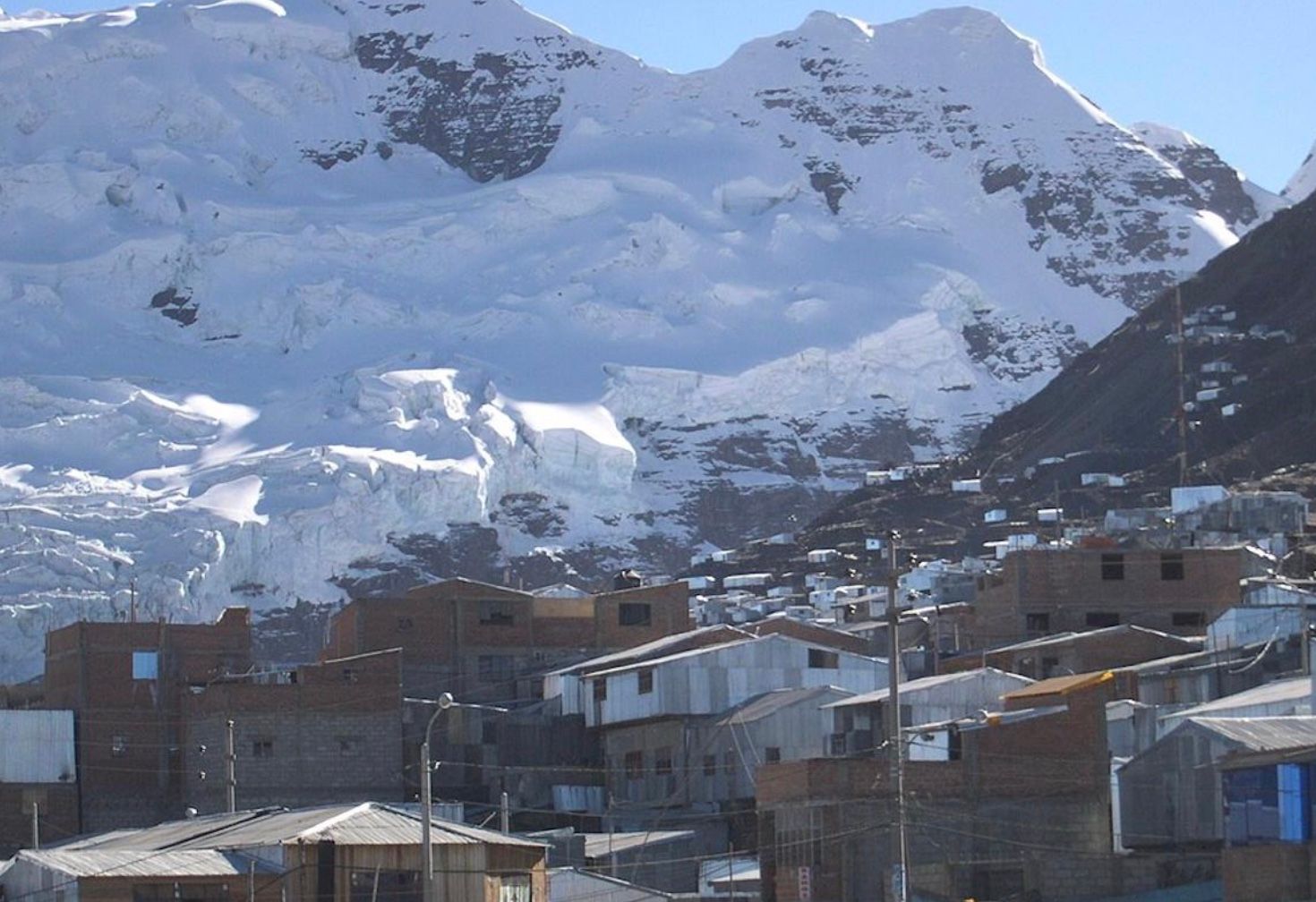 Шахтарське містечко разташоване на рівні снігової лінії 