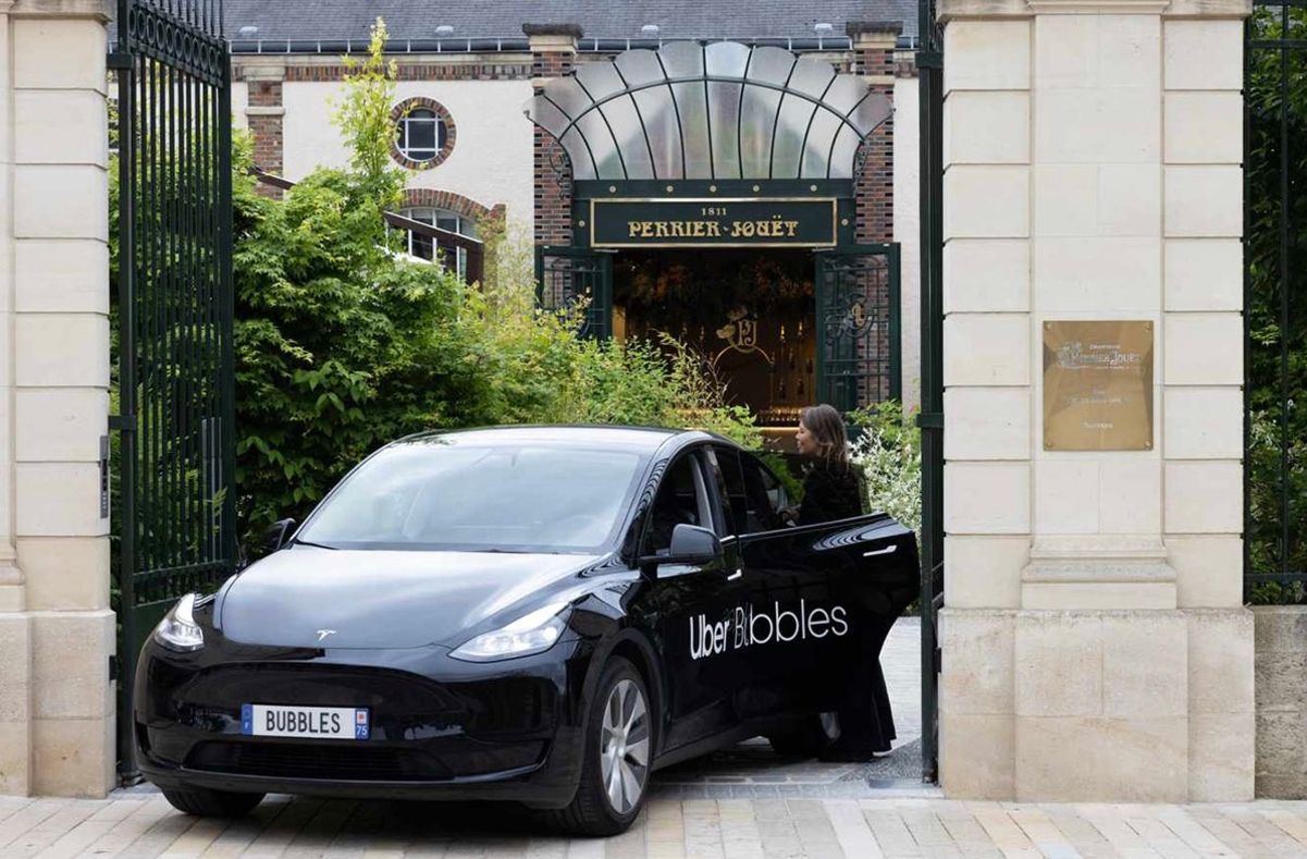 Uber предлагает гостям Парижа дегустацию вина и прогулку на лодке Uber предлагает гостям Парижа дегустацию вина и прогулку на лодке