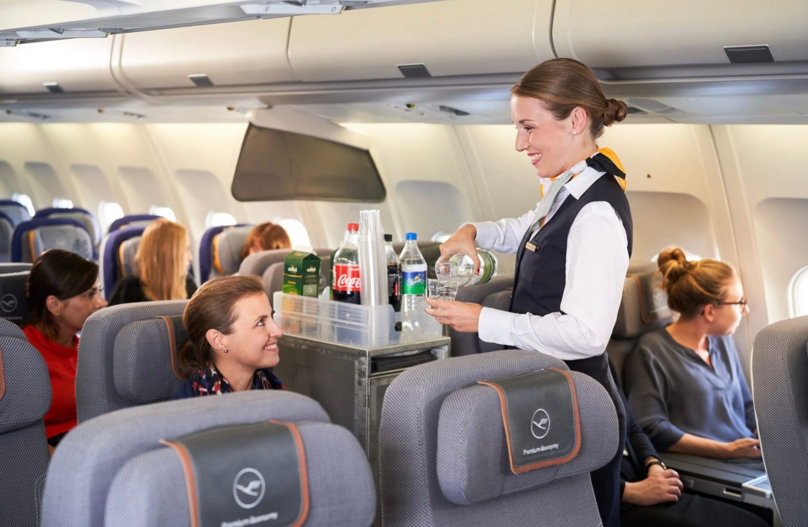 Lufthansa вернет бесплатные горячие напитки на борту