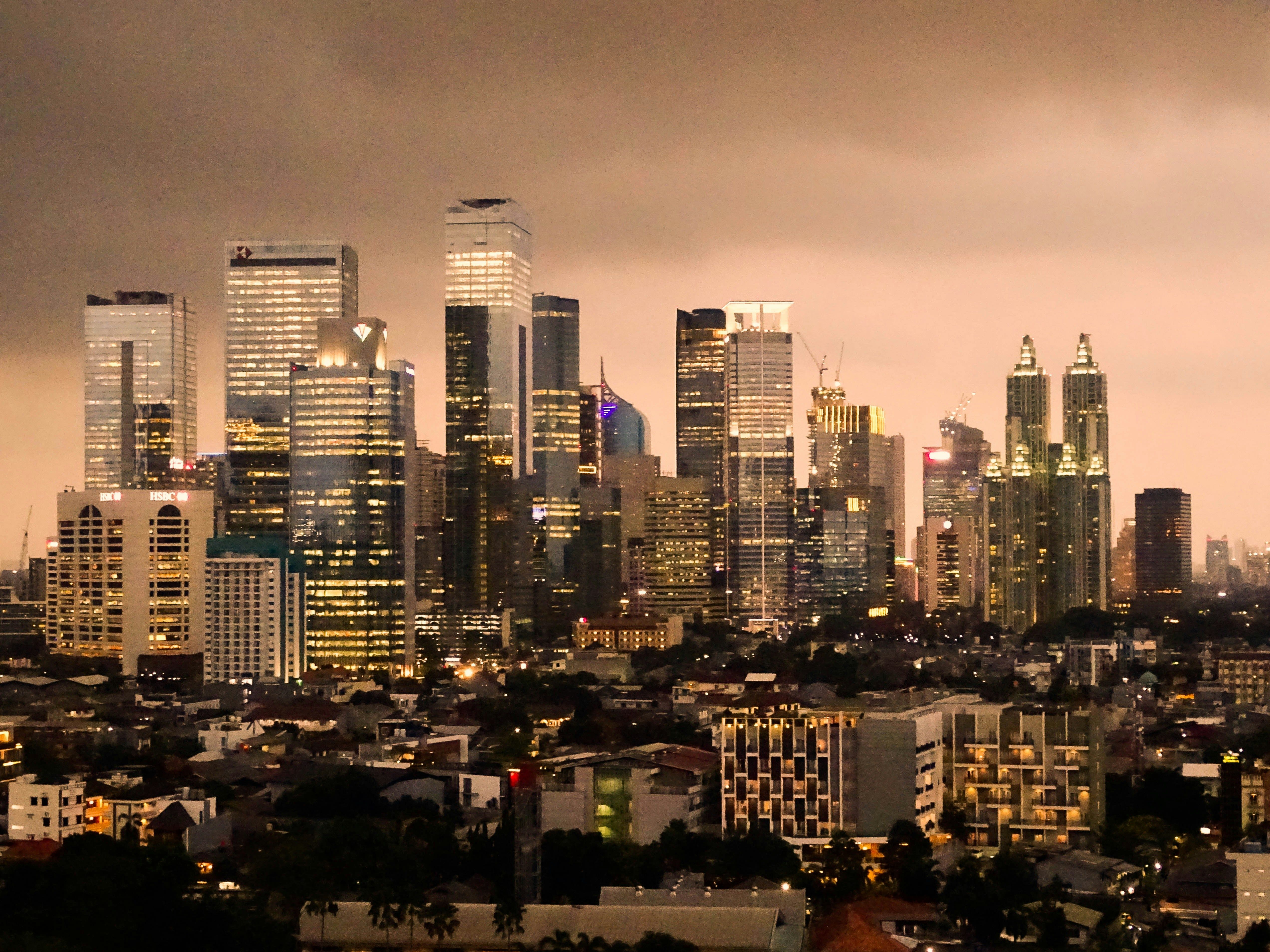 Місто Джакарта - столицю Індонезії - зібралися перенести - що заважає плану
