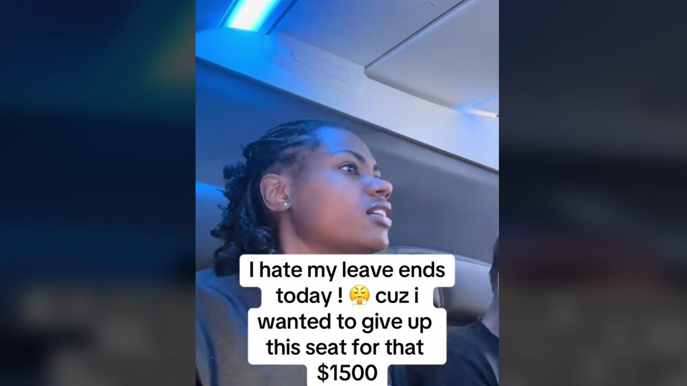 Курйозні історії з аеропорту - дівчина не поступилася місцем й стала зіркою мережі Курйозні історії з аеропорту - дівчина не поступилася місцем й стала зіркою мережі