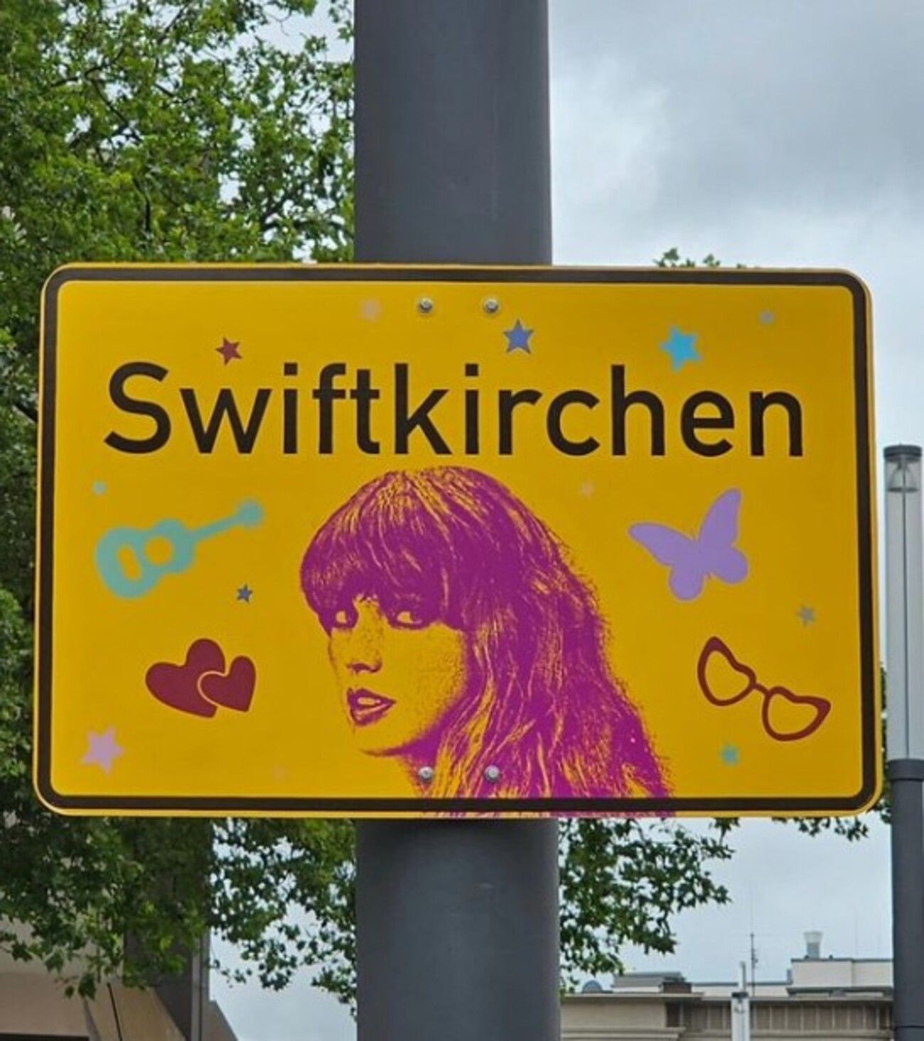 Город Гельзенкирхен в Германии переименовали в честь Тейлор Свифт на Свиткирхен Город Гельзенкирхен в Германии переименовали в честь Тейлор Свифт на Свиткирхен