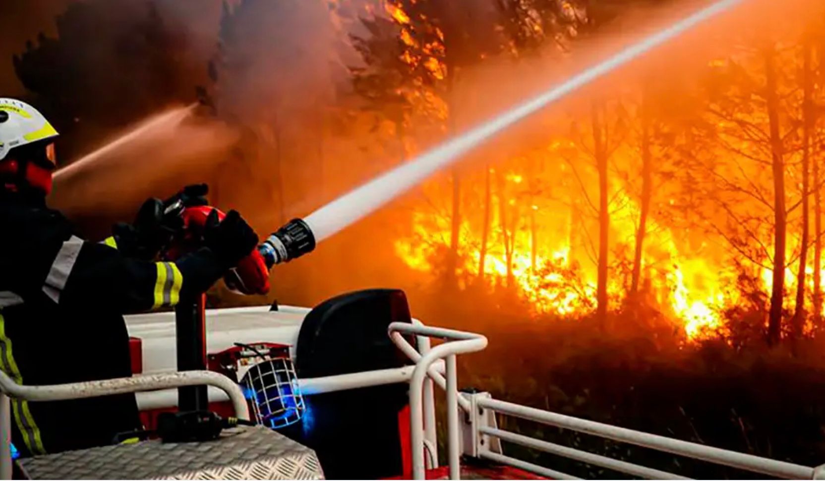 Масштабні лісові пожежі у Європі відбуваються через аномальну спеку Масштабні лісові пожежі у Європі відбуваються через аномальну спеку