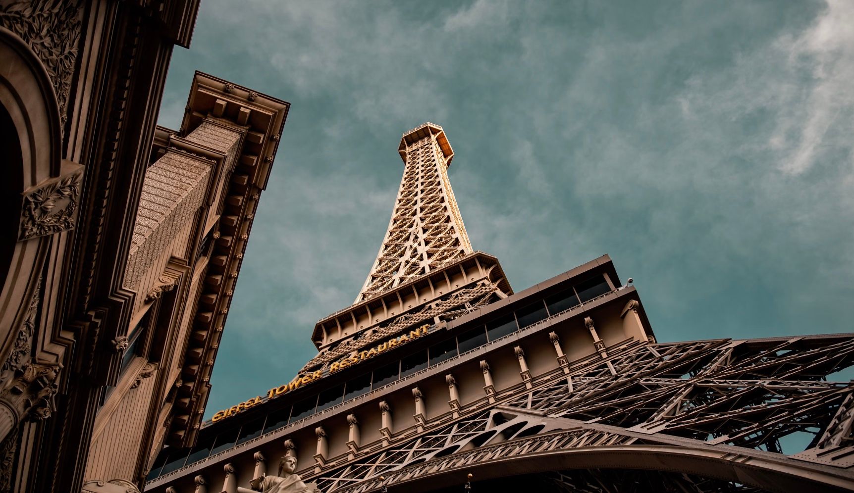 В Google Maps можно посмотреть, как выглядела Эйфелева башня 100 лет назад В Google Maps можно посмотреть, как выглядела Эйфелева башня 100 лет назад