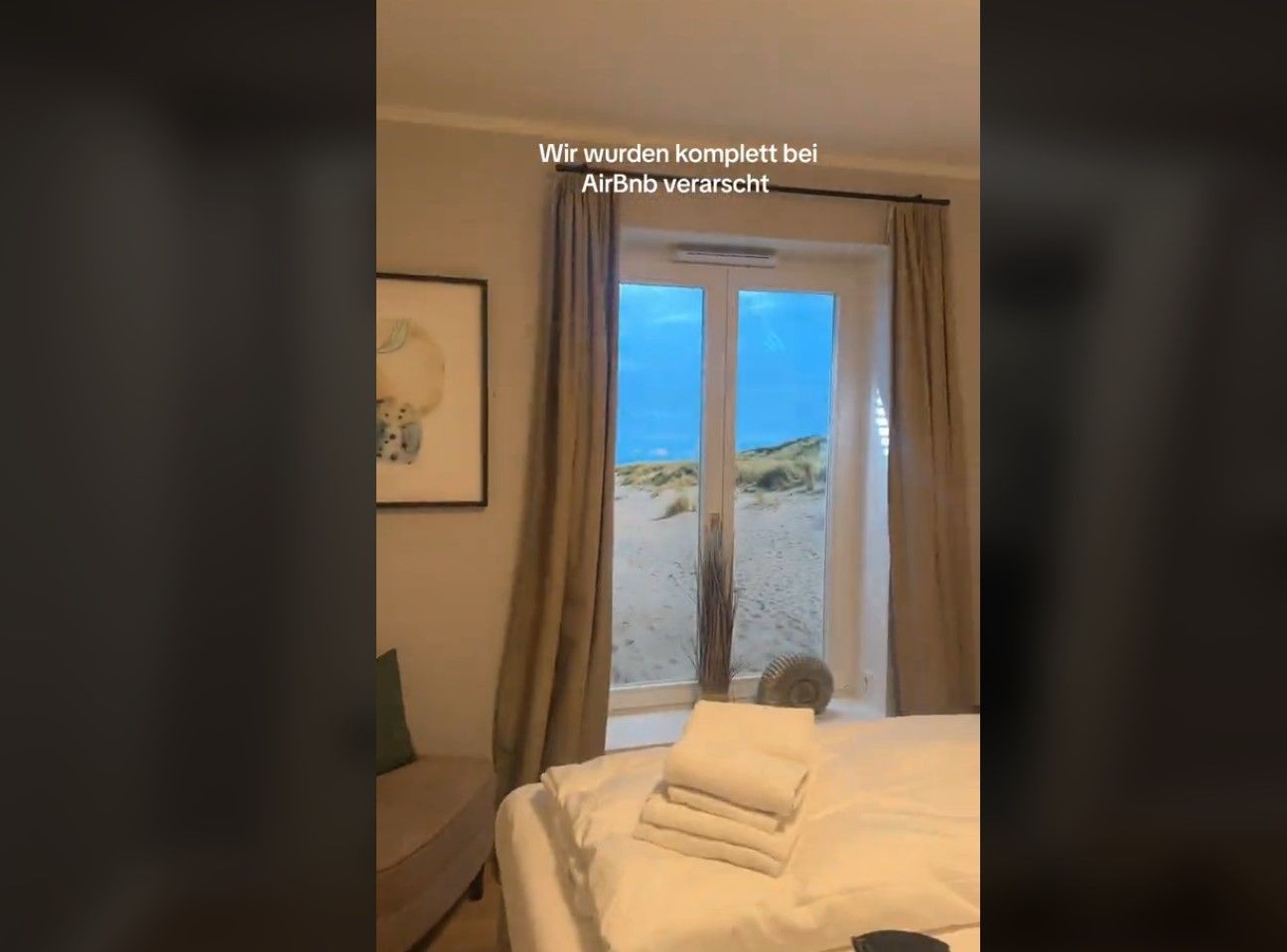 Аферы с Airbnb - женщина забронировала квартиру с видом, а ей повесили плакат Аферы с Airbnb - женщина забронировала квартиру с видом, а ей повесили плакат