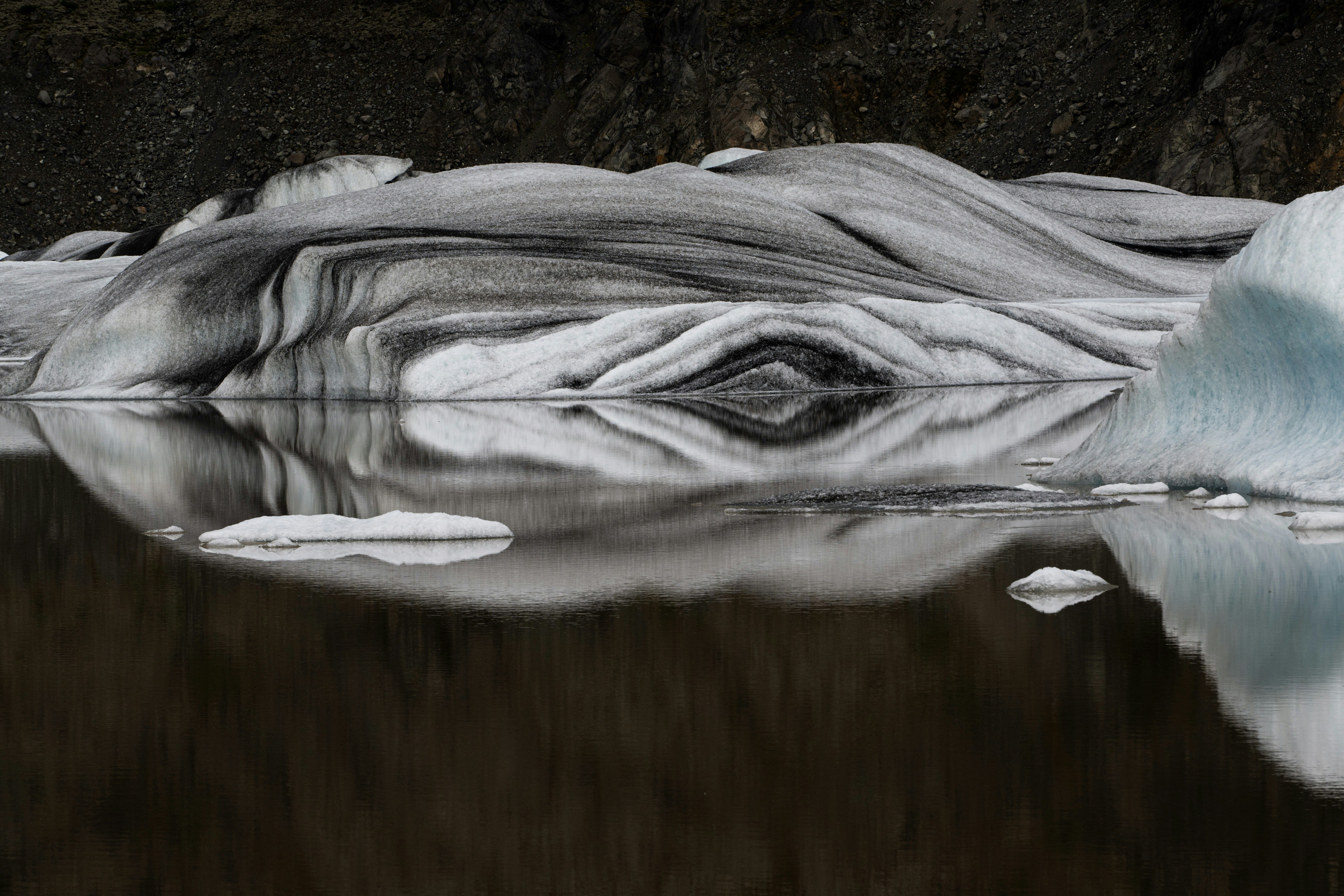 Природные катастрофы с туристами - в Исландии обвалилась ледяная пещера Природные катастрофы с туристами - в Исландии обвалилась ледяная пещера